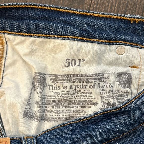 Levi’s 501 Raw Hem Jeans - Picture 4 of 4